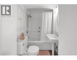 325 Wellington STREET West - 25