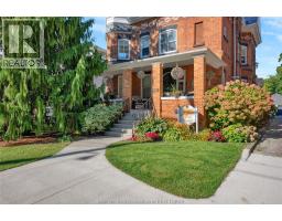 325 Wellington STREET West - 3