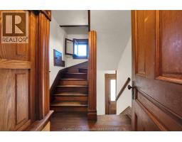 325 Wellington STREET West - 32