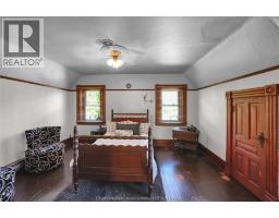 325 Wellington STREET West - 34