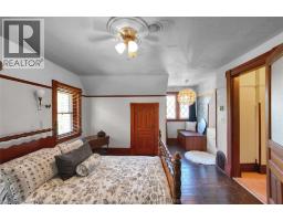 325 Wellington STREET West - 35