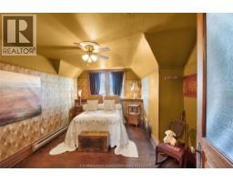 325 Wellington STREET West - 36