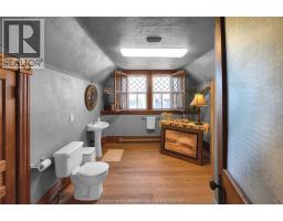 325 Wellington STREET West - 37