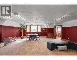 325 Wellington STREET West - 39