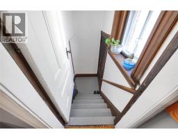 325 Wellington STREET West - 42