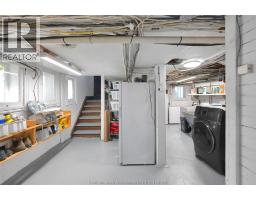 325 Wellington STREET West - 43