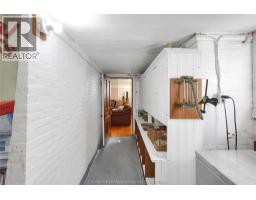 325 Wellington STREET West - 44