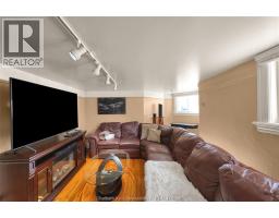 325 Wellington STREET West - 45