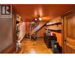 325 Wellington STREET West - 47