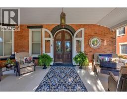 325 Wellington STREET West - 5