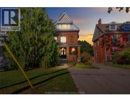 325 Wellington STREET West - 50