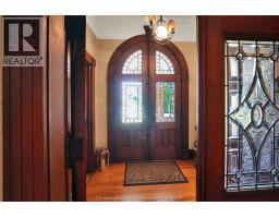 325 Wellington STREET West - 6