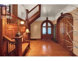 325 Wellington STREET West - 7