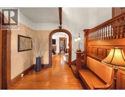 325 Wellington STREET West - 9