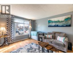 98 Wedgewood AVENUE - 2