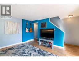 98 Wedgewood AVENUE - 3