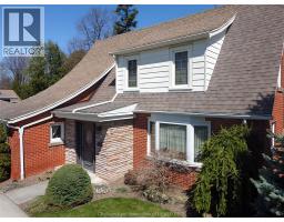 465 Victoria AVENUE - 1