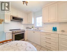 465 Victoria AVENUE - 18