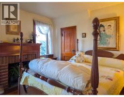 465 Victoria AVENUE - 34