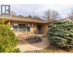 32 CHRISTINA PLACE - 34