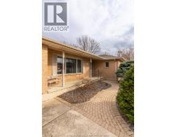 32 CHRISTINA PLACE - 35