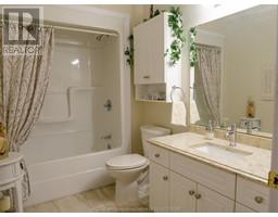 16 OAKGROVE LANE - 18