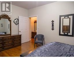 16 OAKGROVE LANE - 22