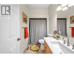 13 Hamlet COURT - 18