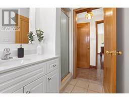 860 Charing Cross ROAD - 35