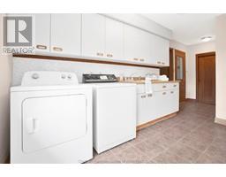 860 Charing Cross ROAD - 36