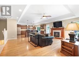 24 VALENCIA DRIVE - 17