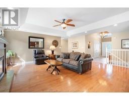 24 VALENCIA DRIVE - 21