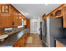 38 Burton AVENUE - 13