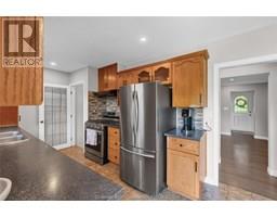 38 Burton AVENUE - 18