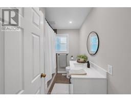 38 Burton AVENUE - 24