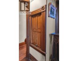 325 Wellington STREET West - 33