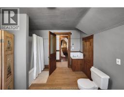 325 Wellington STREET West - 38