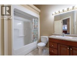 8 MCINTOSH AVENUE - 22