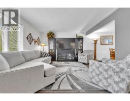 5 Phyllis AVENUE - 17