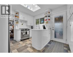 5 Phyllis AVENUE - 8