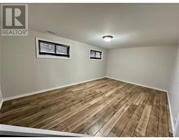 71 BLYTHEWOOD CRESCENT - 19