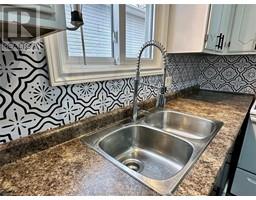 71 BLYTHEWOOD CRESCENT - 24