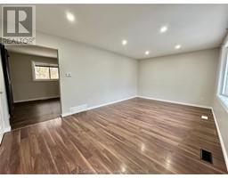 71 BLYTHEWOOD CRESCENT - 26