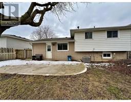 71 BLYTHEWOOD CRESCENT - 30