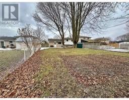 71 BLYTHEWOOD CRESCENT - 31