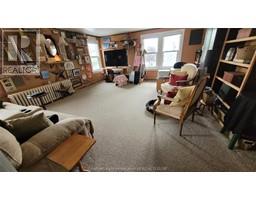 821/823 Elizabeth STREET - 2