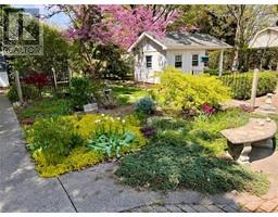 10 Freda STREET - 10