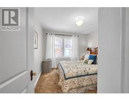 74 Phyllis AVENUE - 21
