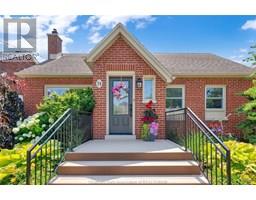 74 Phyllis AVENUE - 3
