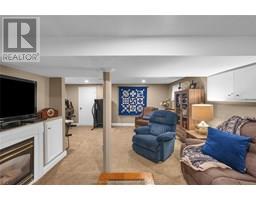 74 Phyllis AVENUE - 35